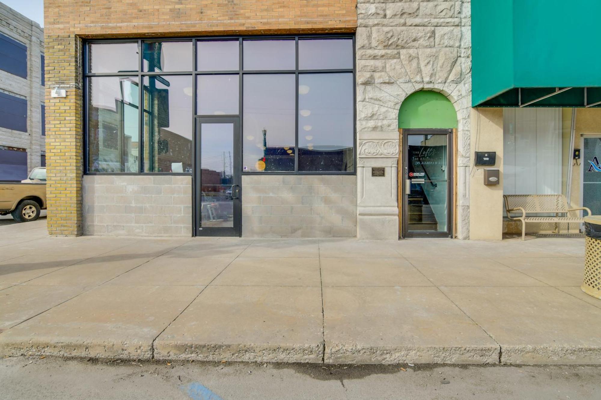 Dtwn Loft In The Heart Of Monett Pets Welcome! Eksteriør billede