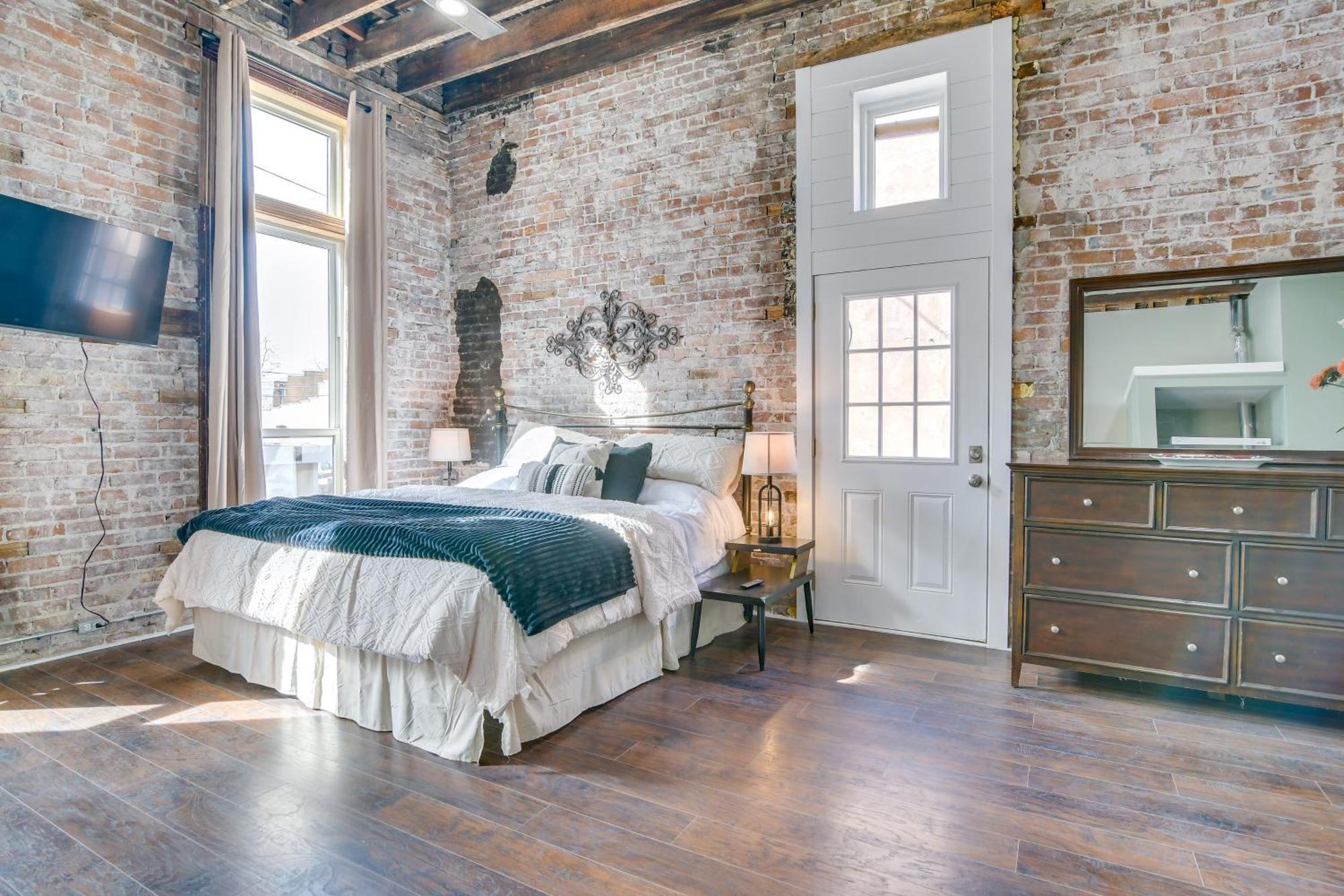 Dtwn Loft In The Heart Of Monett Pets Welcome! Eksteriør billede