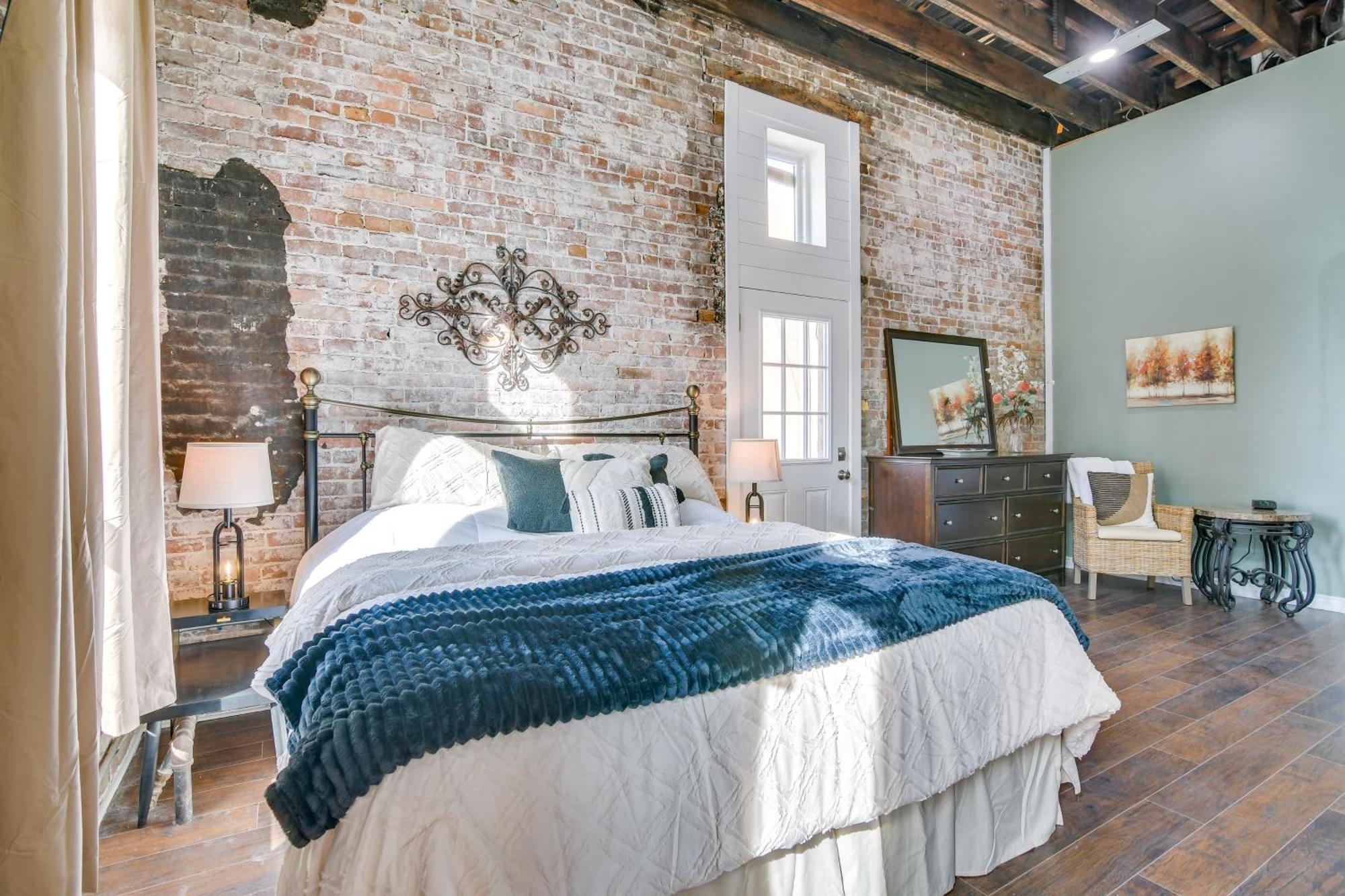 Dtwn Loft In The Heart Of Monett Pets Welcome! Eksteriør billede