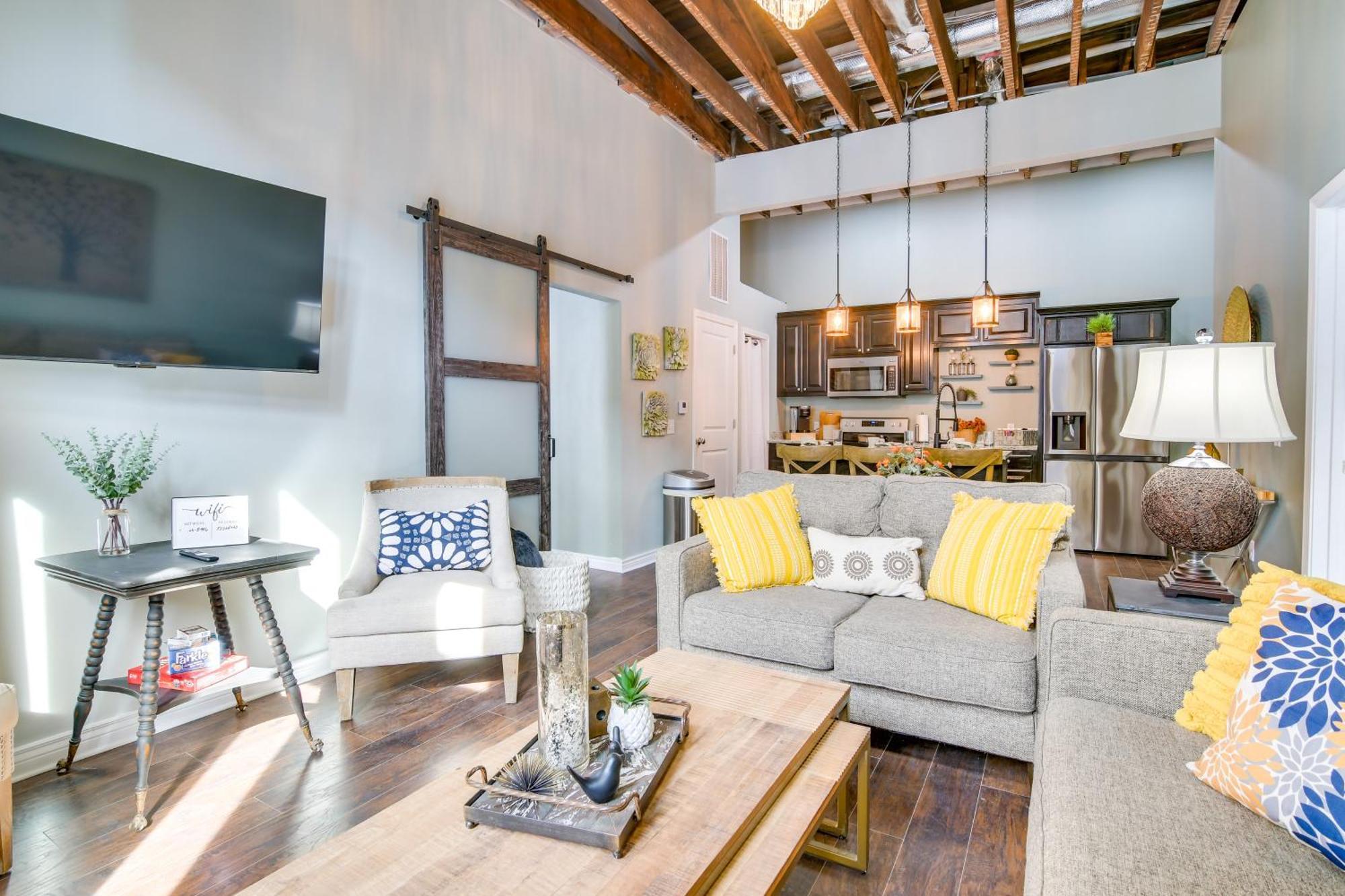 Dtwn Loft In The Heart Of Monett Pets Welcome! Eksteriør billede