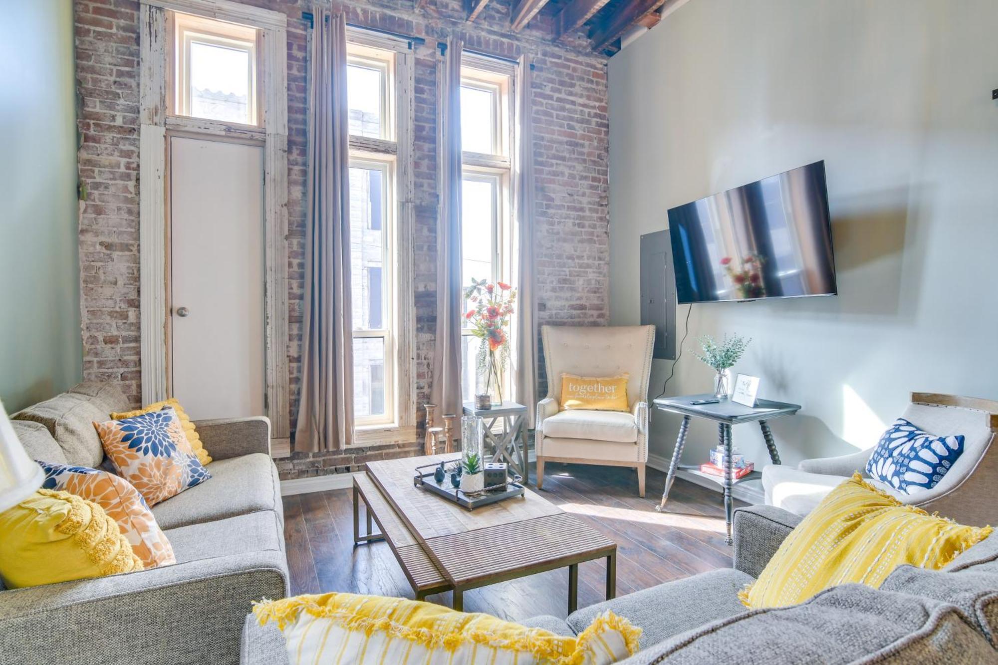 Dtwn Loft In The Heart Of Monett Pets Welcome! Eksteriør billede